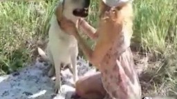 Sex animal женщина пошпилилась с бобиком в лесочке зоофилия видеоролик